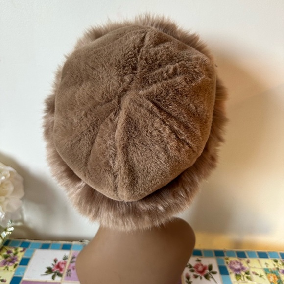 Elegant Brown Cream Faux Fur Hat - Picture 4 of 7